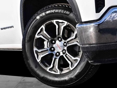 Used 2025 GMC Sierra 1500 SLT image 3