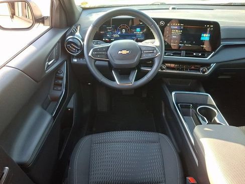 Used 2025 Chevrolet Equinox LT AWD/4WD image 11