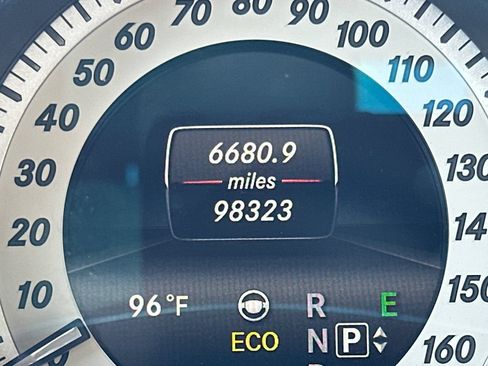 Used 2014 Mercedes-Benz E 350 4MATIC Sedan image 35