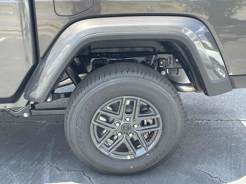 New 2025 Jeep Gladiator Sport image 37