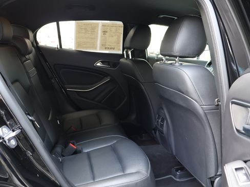 Used 2020 Mercedes-Benz GLA 250 4MATIC image 26