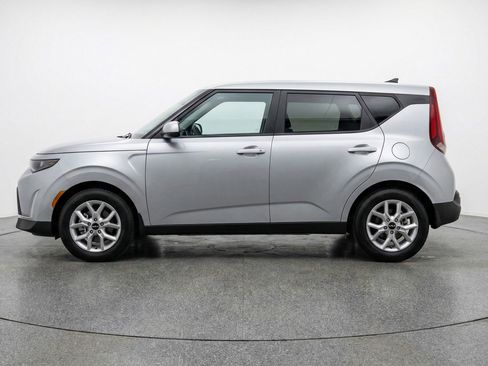 Used 2025 Kia Soul LX w/ LX Technology Package image 5