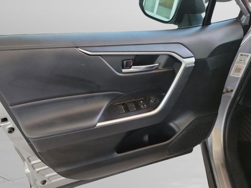 Used 2022 Toyota RAV4 XLE image 10