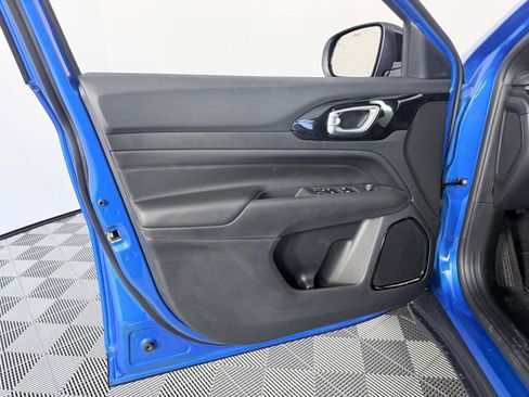 New 2026 Jeep Compass Latitude image 9