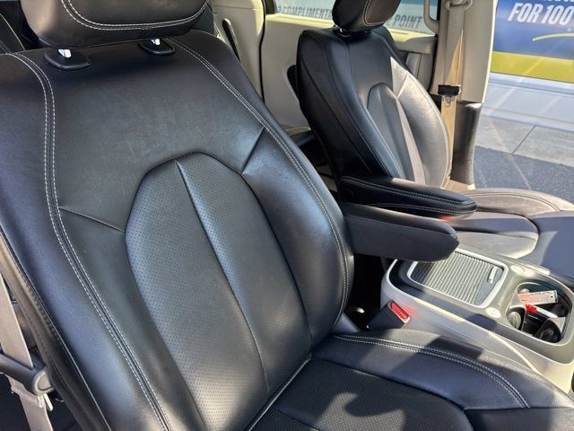 Used 2024 Chrysler Pacifica Touring-L FWD image 28