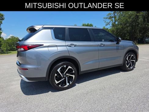 Used 2024 Mitsubishi Outlander SE Black Edition FWD image 3