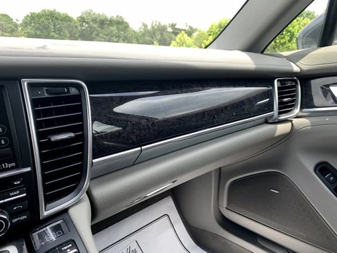 Used 2013 Porsche Panamera image 18