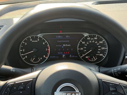 Used 2025 Nissan Altima 2.5 SV FWD image 24