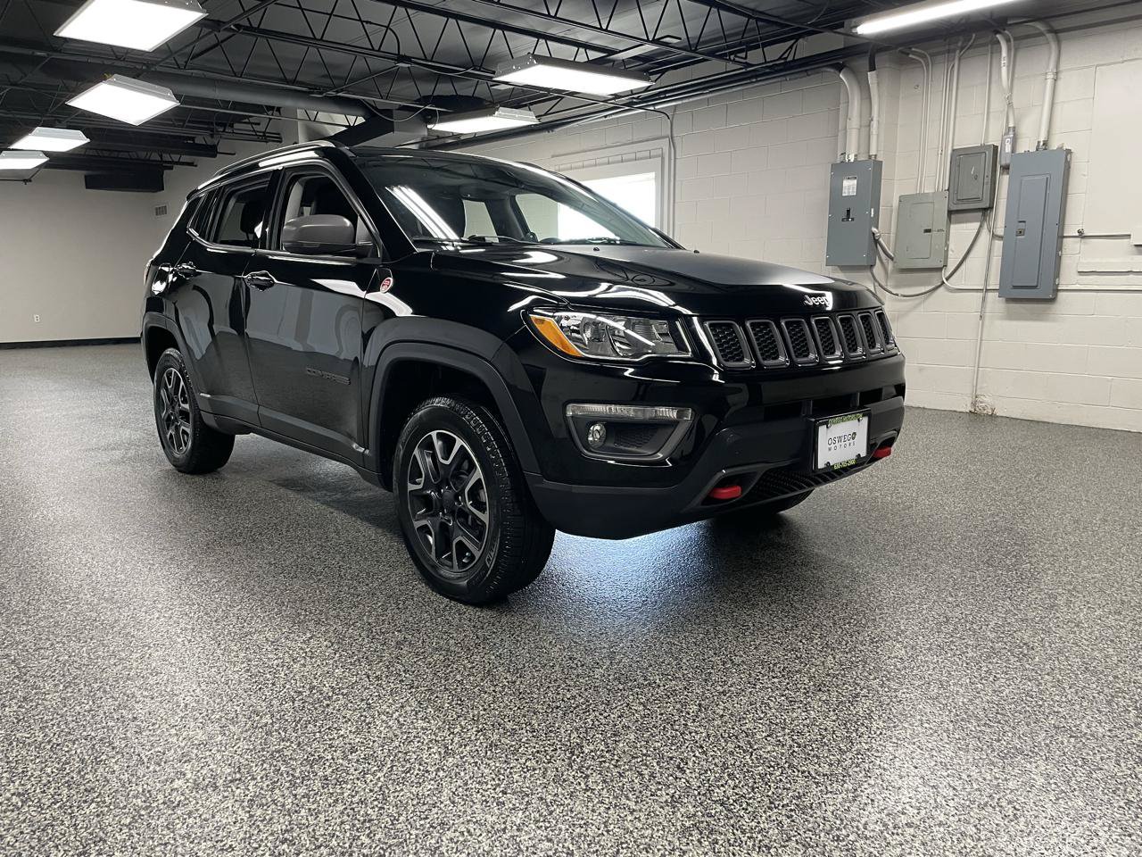 Used 2019 Jeep Compass Trailhawk w/ Leather Interior Group AWD/4WD image 3