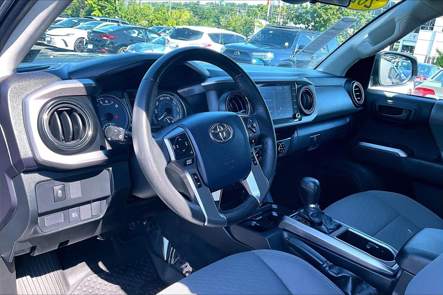 Used 2020 Toyota Tacoma SR5 w/ SR5 Appearance Package (SM) AWD/4WD image 13