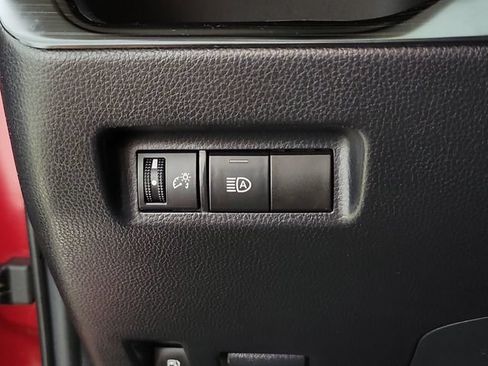 Used 2021 Toyota RAV4 XLE AWD/4WD image 23