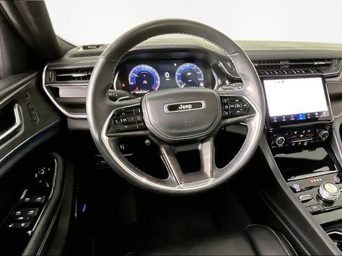 Used 2022 Jeep Grand Cherokee Overland w/ Luxury Tech Group IV image 6