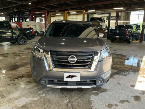 Used 2022 Nissan Pathfinder SV AWD/4WD image 25