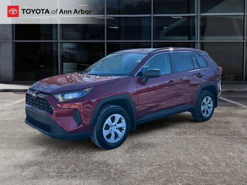 Used 2021 Toyota RAV4 LE image 6