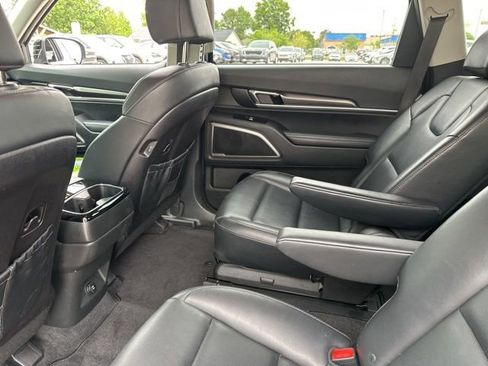 Used 2024 Kia Telluride S FWD image 12