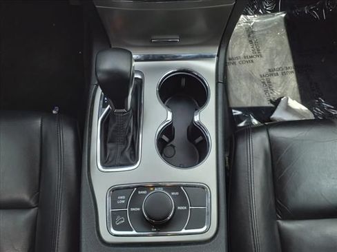 Used 2018 Jeep Grand Cherokee Limited AWD/4WD image 13