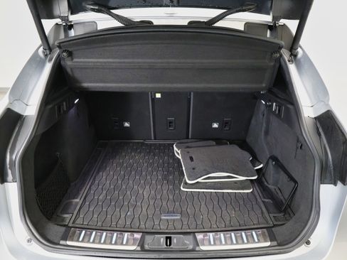 Used 2020 Jaguar F-PACE SVR image 11