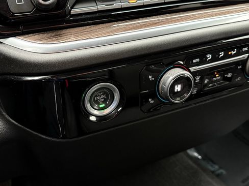 Used 2022 Chevrolet Silverado 1500 LT AWD/4WD image 44