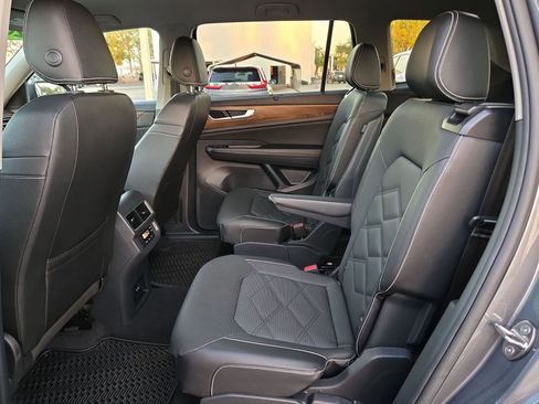 Used 2024 Volkswagen Atlas SE image 25