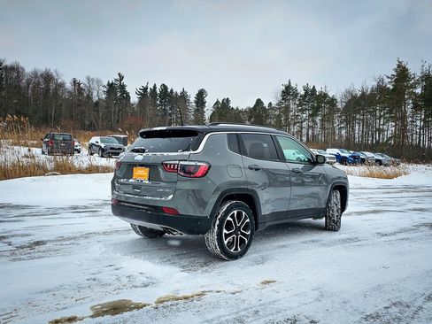 Certified 2022 Jeep Compass Limited image 4