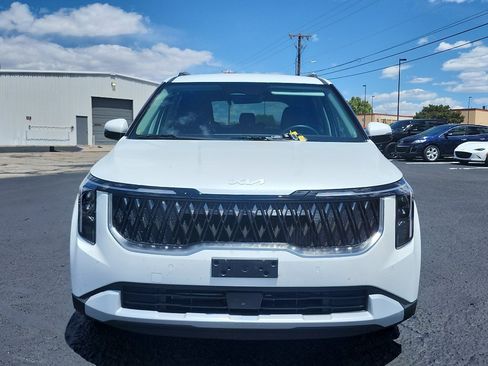 Used 2026 Kia Carnival EX FWD image 2