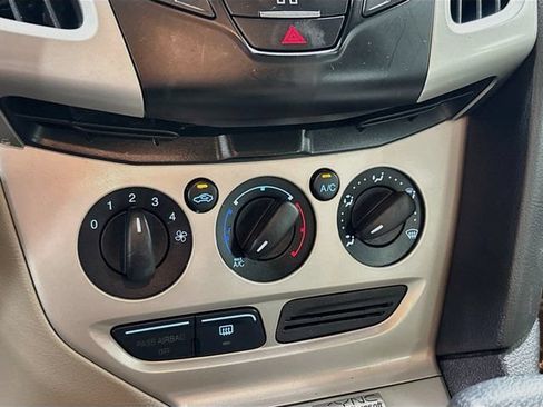 Used 2014 Ford Focus SE FWD image 14