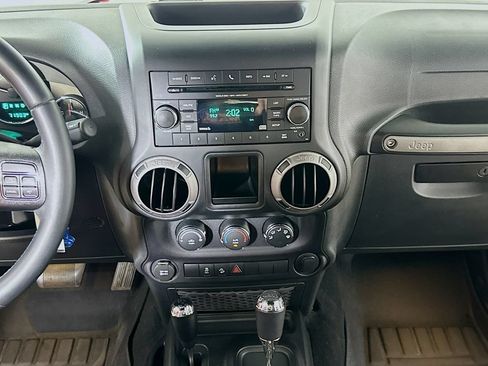 Used 2016 Jeep Wrangler Unlimited Sport w/ Connectivity Group AWD/4WD image 17