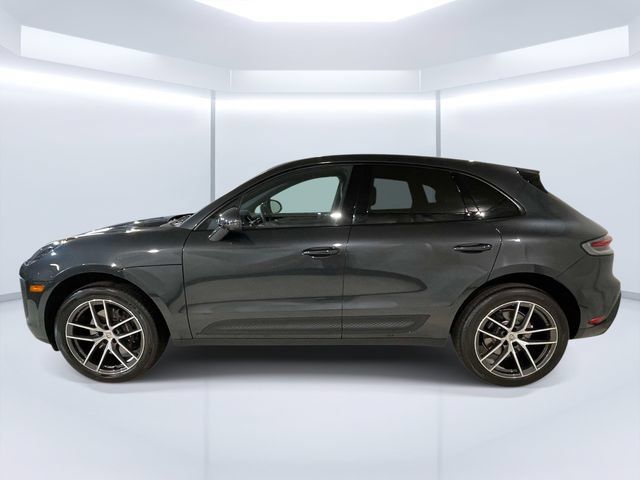 Certified 2025 Porsche Macan AWD/4WD image 2