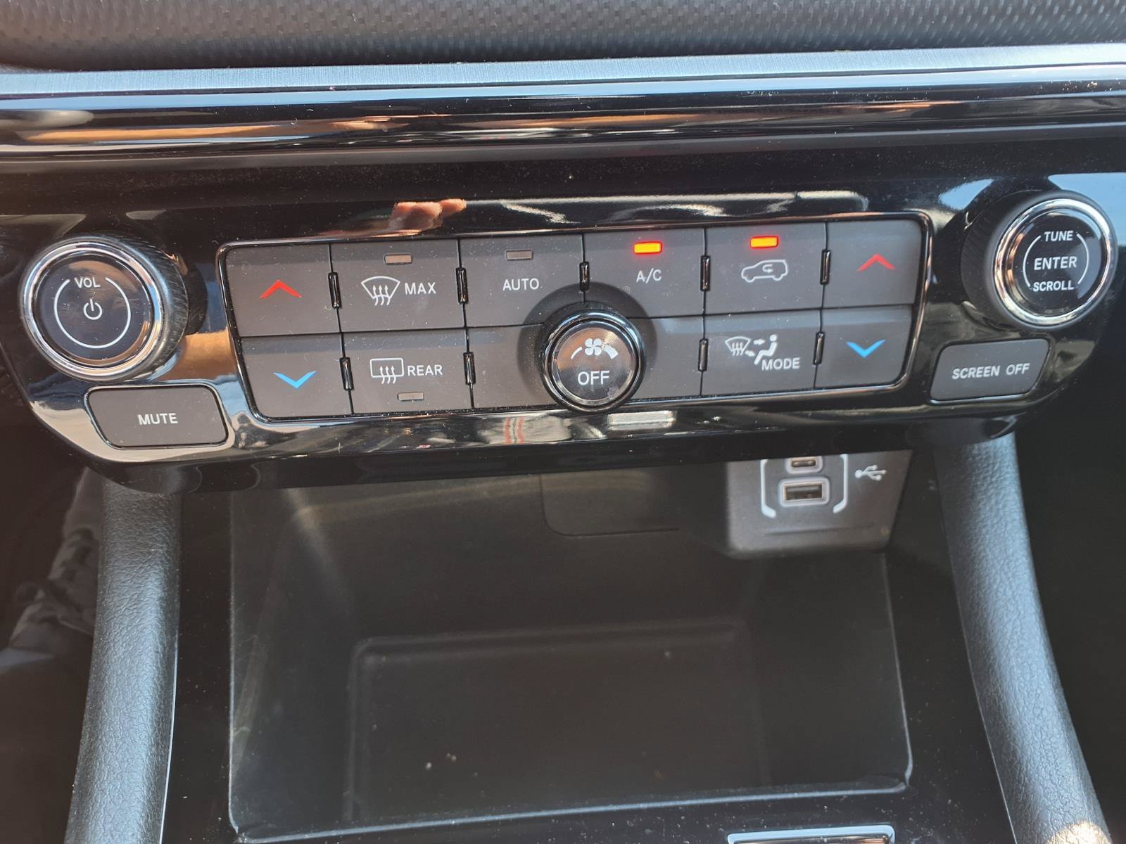 Used 2025 Jeep Compass Trailhawk AWD/4WD image 9