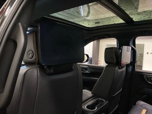 Used 2024 GMC Yukon XL AT4 w/ Technology Package image 9