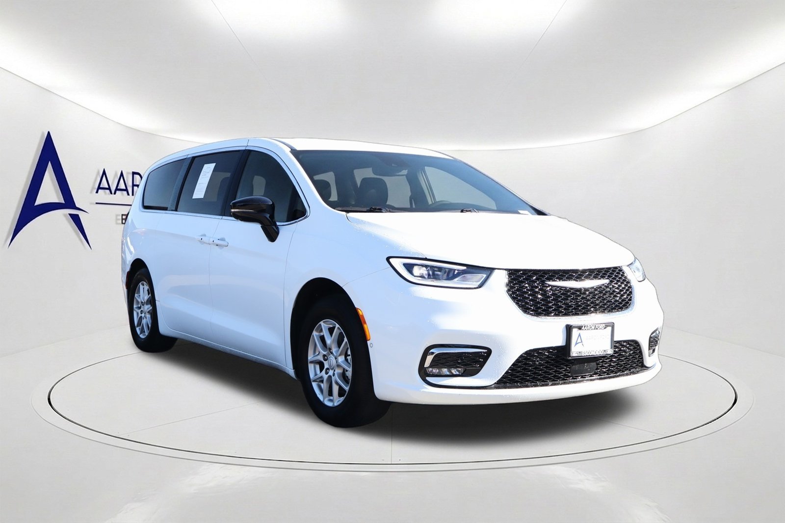 Used 2026 Chrysler Pacifica Select FWD image 3