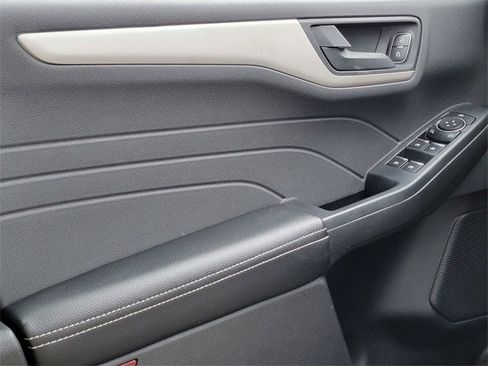 Certified 2022 Ford Escape SE image 37