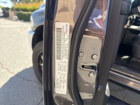 Used 2015 RAM 2500 Laramie AWD/4WD image 25