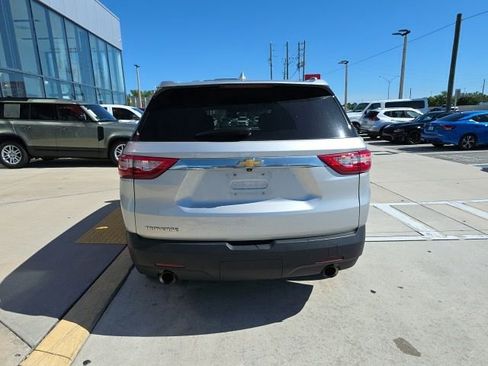 Used 2021 Chevrolet Traverse LS FWD image 5