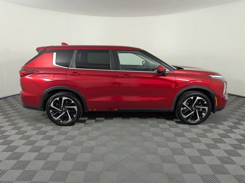 Used 2022 Mitsubishi Outlander ES image 4