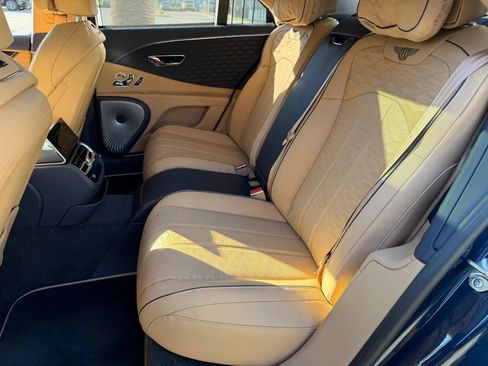 Used 2025 Bentley Flying Spur Plug-In Hybrid AWD/4WD image 28