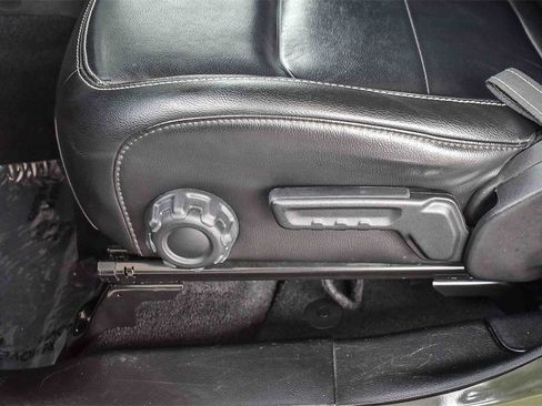 Used 2022 Jeep Wrangler Unlimited Sahara image 19