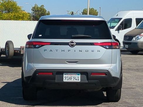 Used 2024 Nissan Pathfinder S FWD image 7