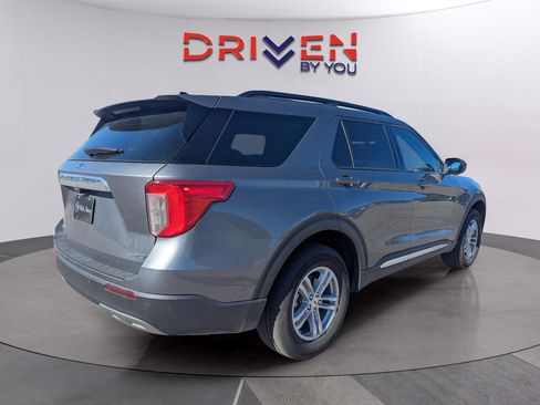 Used 2024 Ford Explorer XLT w/ Equipment Group 202A image 5