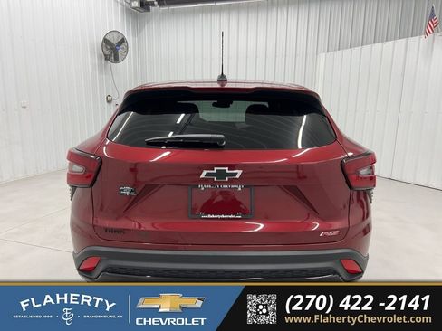 Used 2024 Chevrolet Trax RS w/ Driver Confidence Package FWD image 4