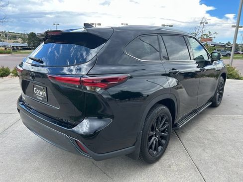 Used 2026 Toyota Highlander Limited AWD/4WD image 8