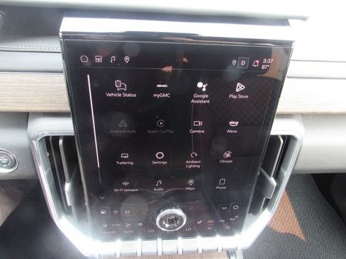 Used 2025 GMC Acadia Denali w/ LPO, All-Weather Package AWD/4WD image 19