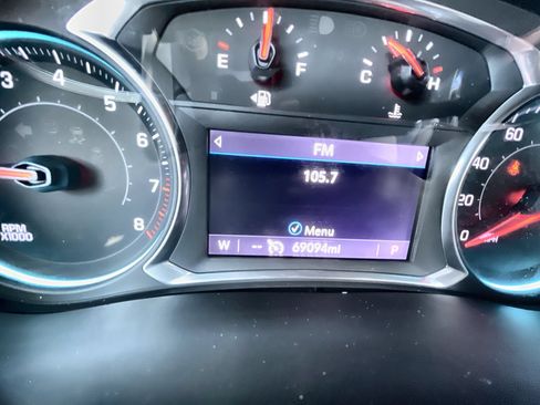 Used 2022 Chevrolet Traverse LT FWD image 12