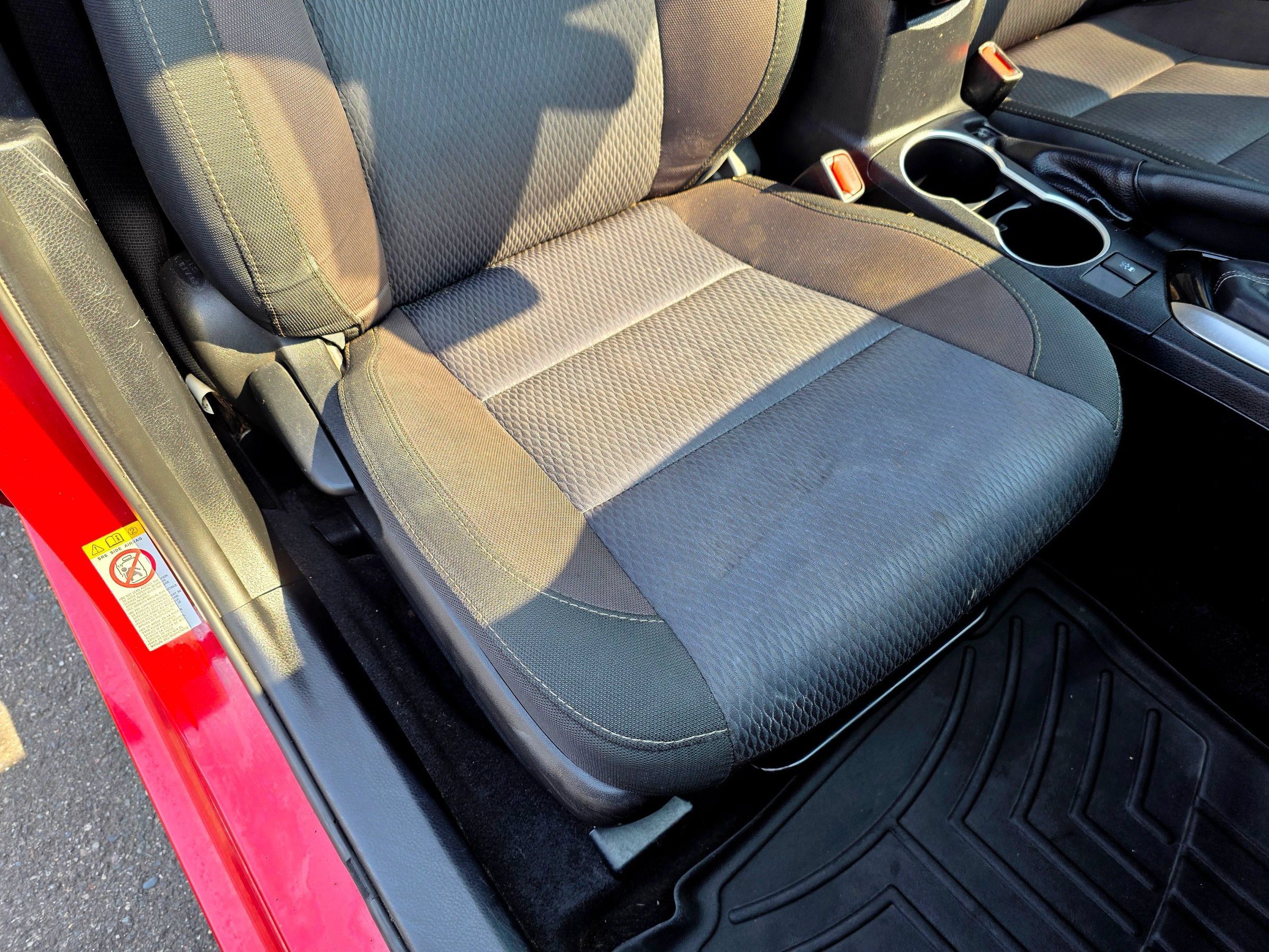 Used 2017 Toyota Corolla LE w/ Carpet Mat Package (TMS) FWD image 42