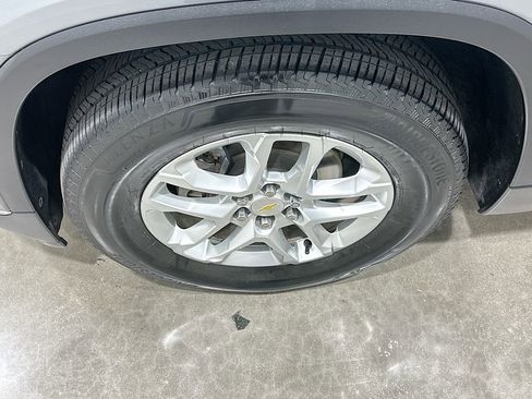 Used 2020 Chevrolet Traverse LT image 32