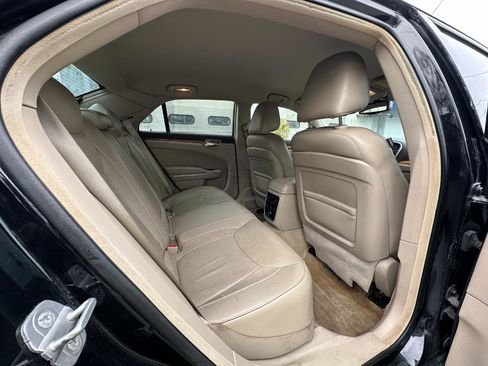 Used 2014 Chrysler 300 C RWD image 40