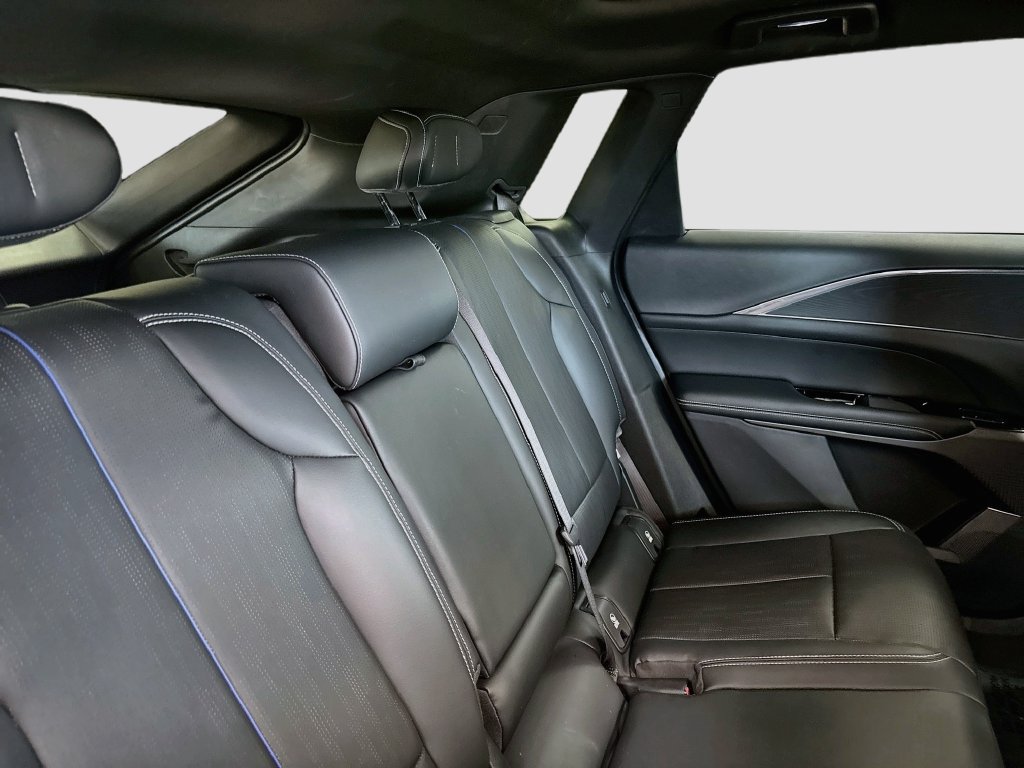 Used 2024 Cadillac Lyriq Luxury AWD/4WD image 33