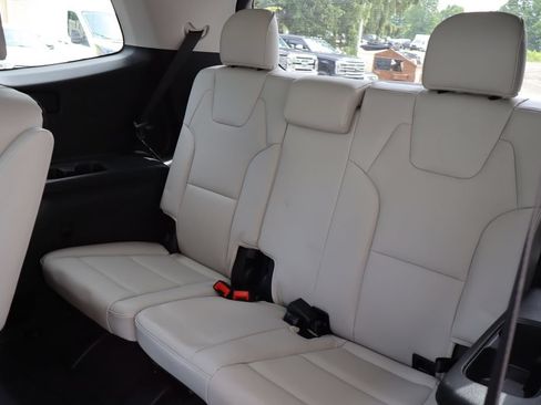 Used 2023 Kia Telluride EX w/ EX Captain's Chair Package AWD/4WD image 11