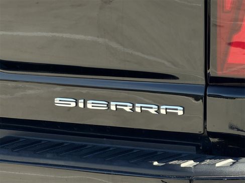 Used 2024 GMC Sierra 2500 Denali Ultimate image 7