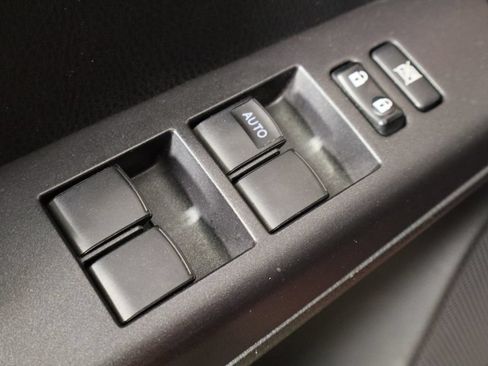 Used 2017 Toyota RAV4 LE FWD image 20